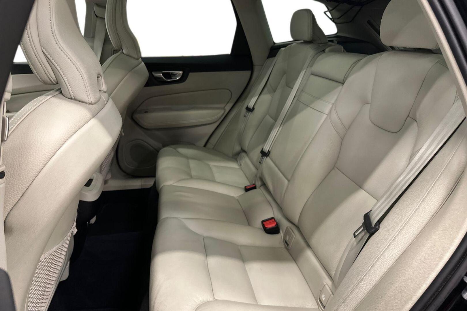VOLVO XC60 2019
