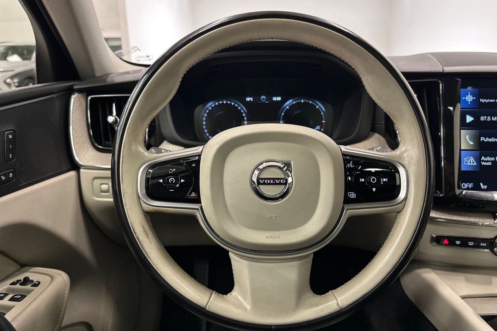 VOLVO XC60 2019