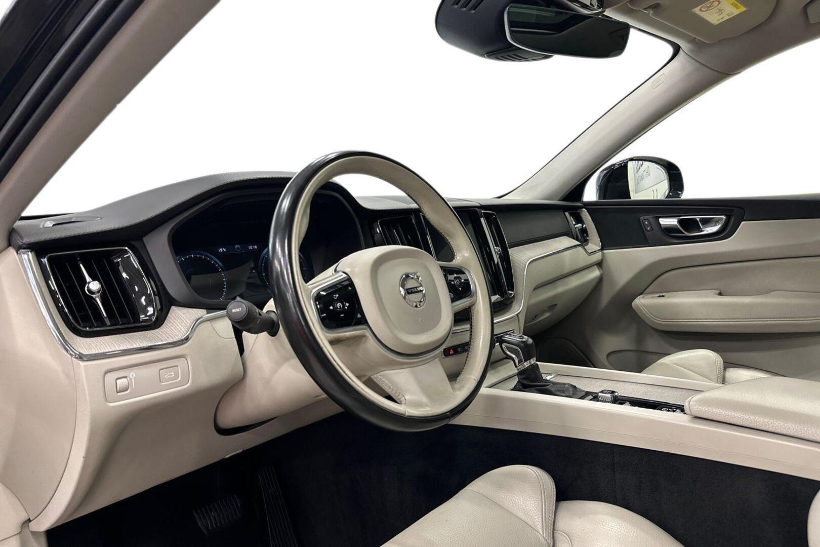 VOLVO XC60 2019