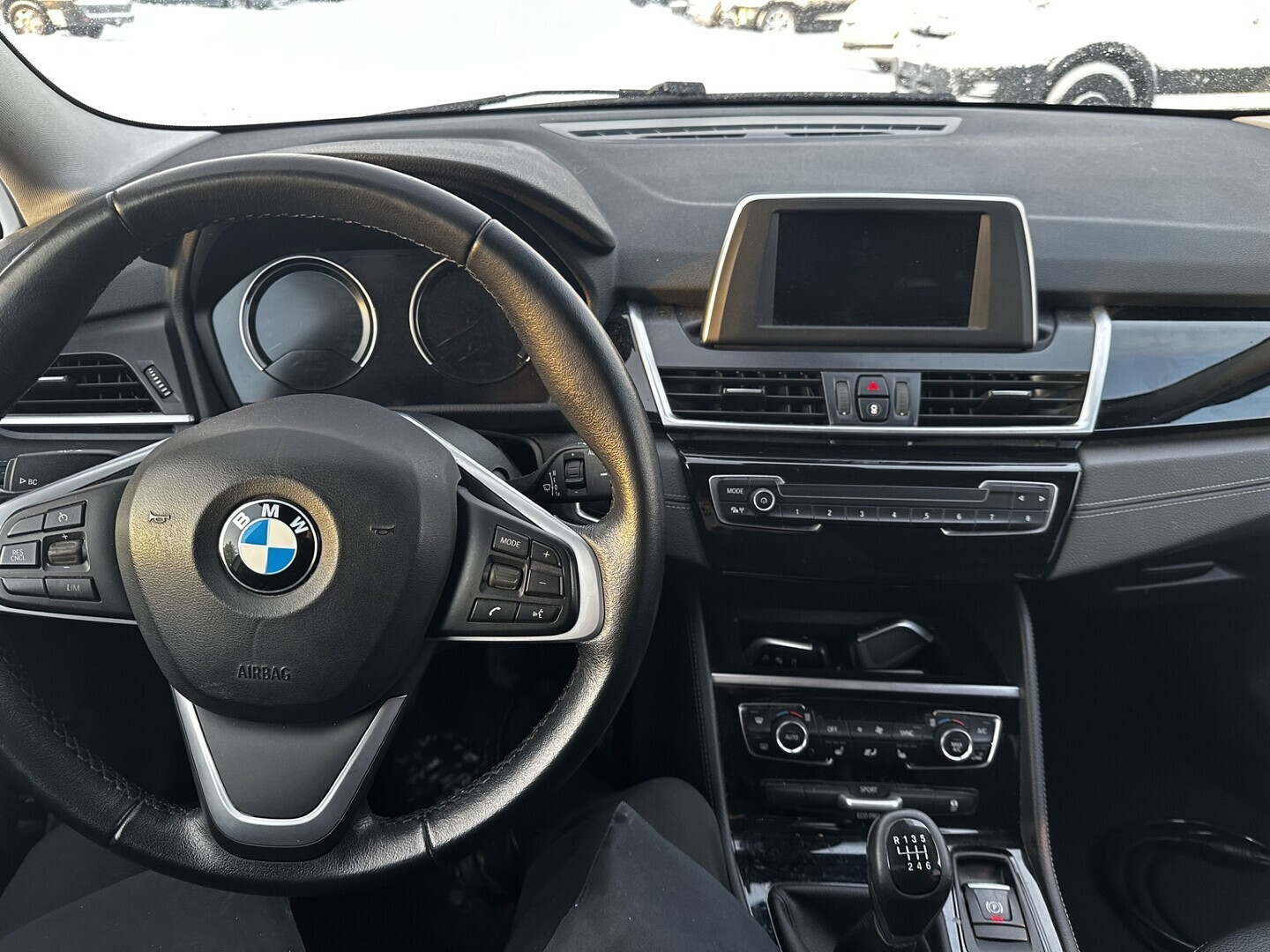 BMW 216 2020