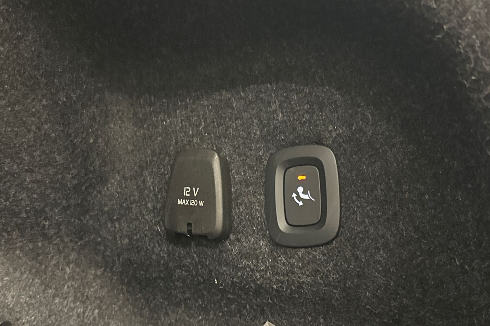 VOLVO S60 2023