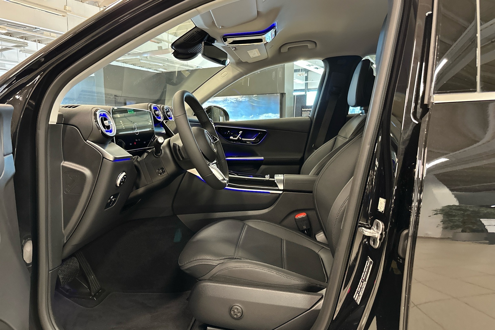 MERCEDES-BENZ GLC 2025