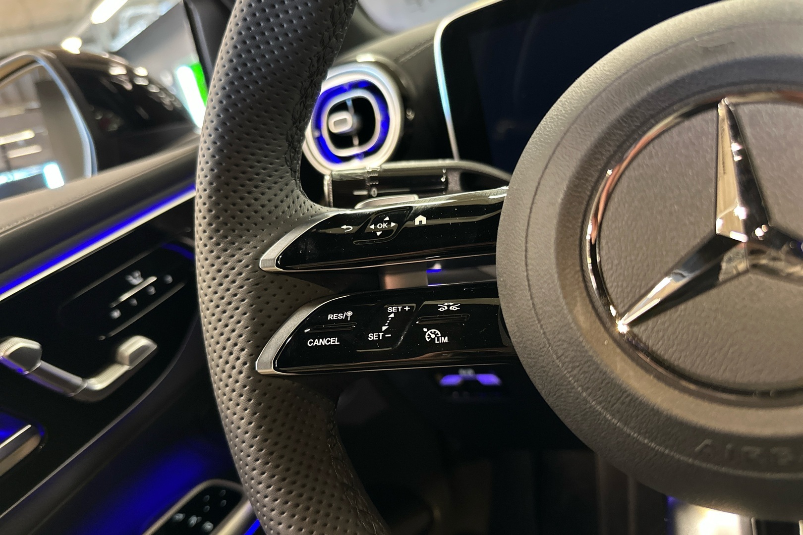 MERCEDES-BENZ GLC 2025