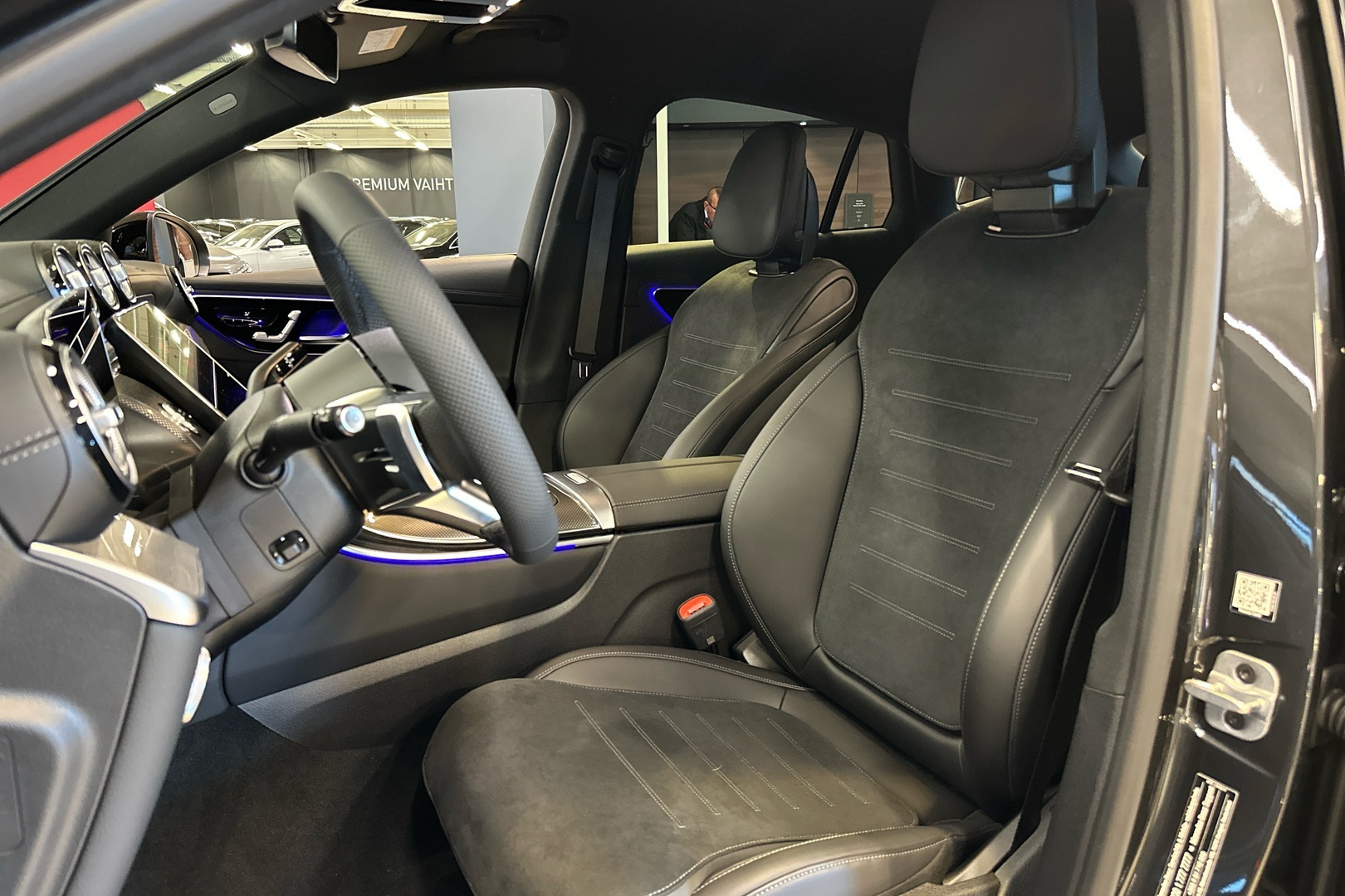 MERCEDES-BENZ GLC 2025