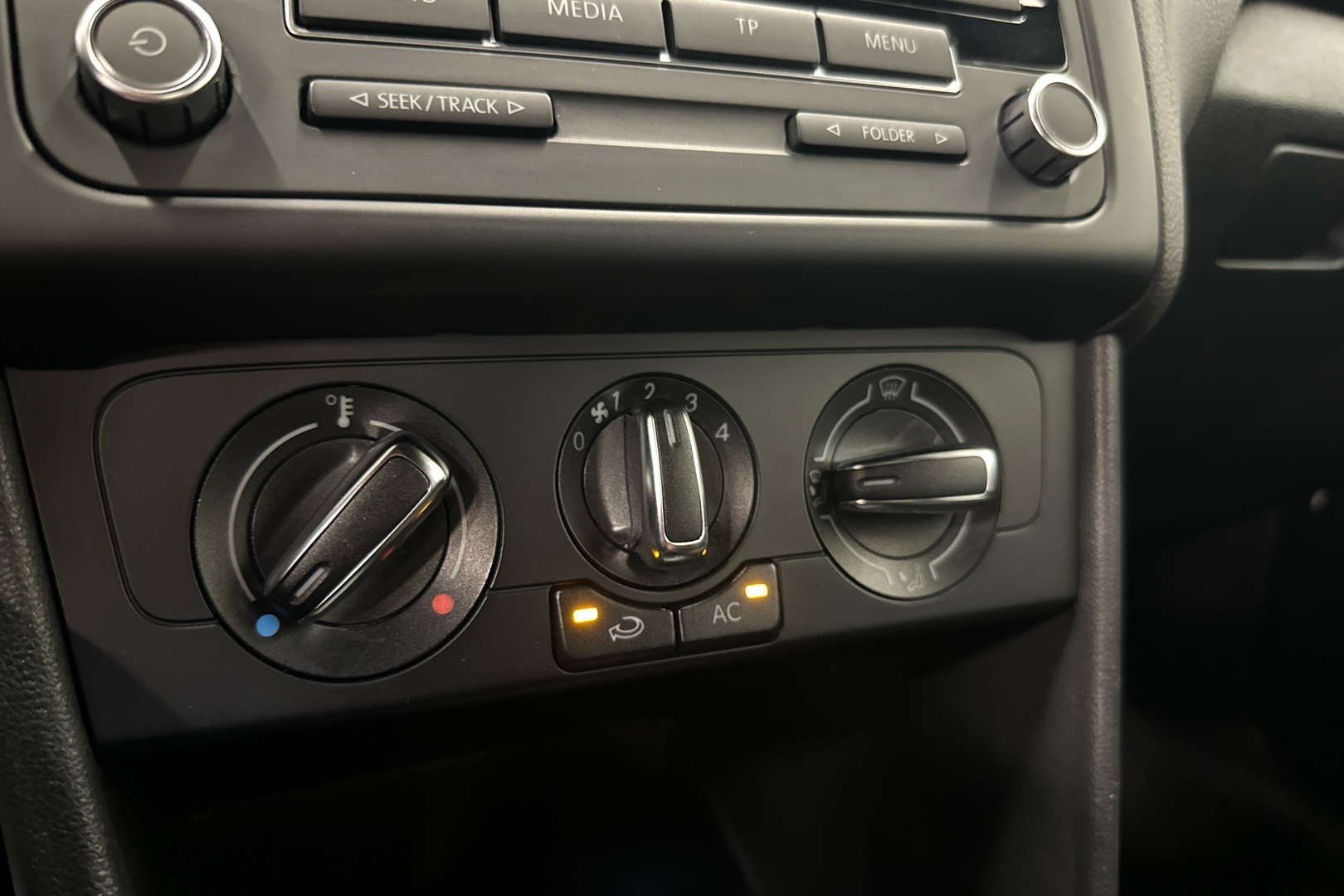 VOLKSWAGEN Polo 2011