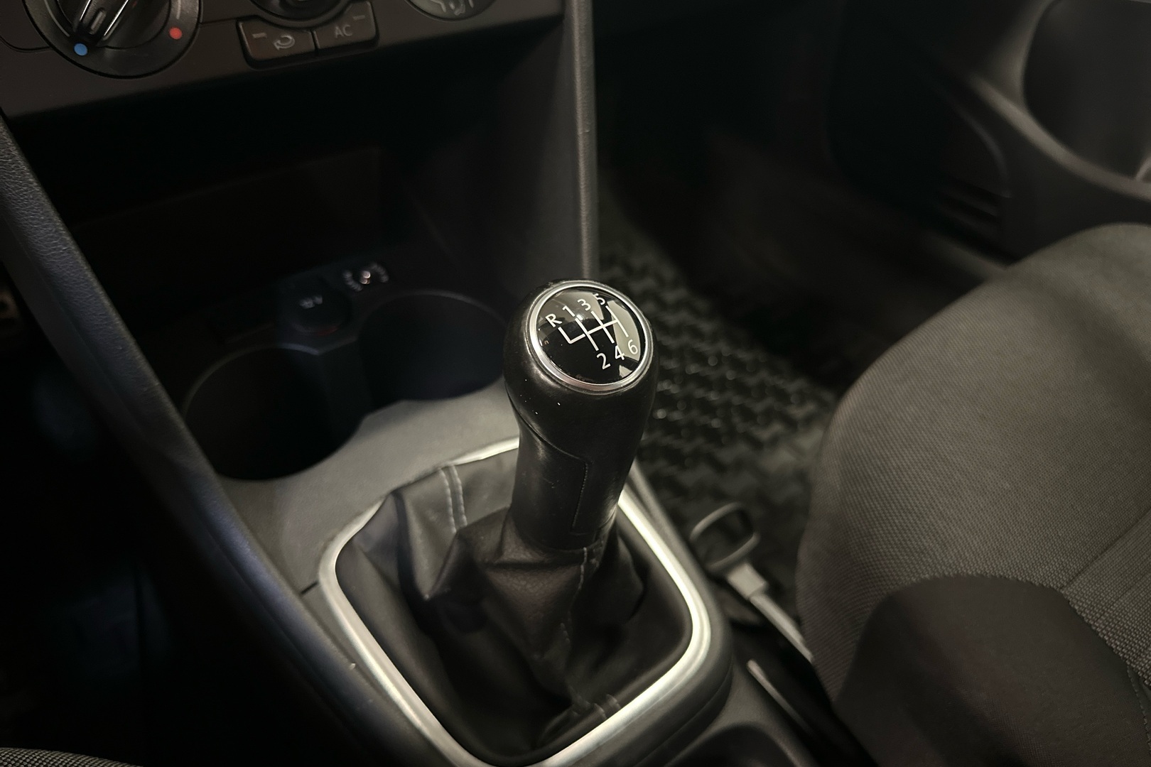 VOLKSWAGEN Polo 2011