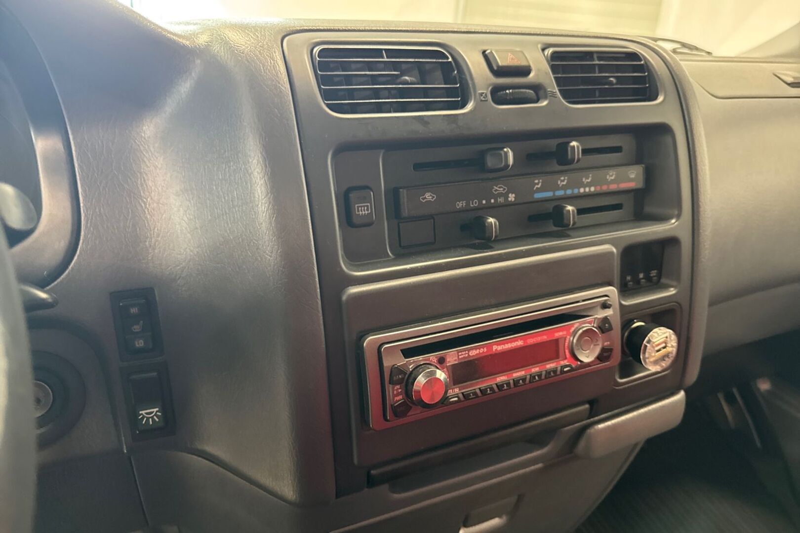 TOYOTA Hiace 15