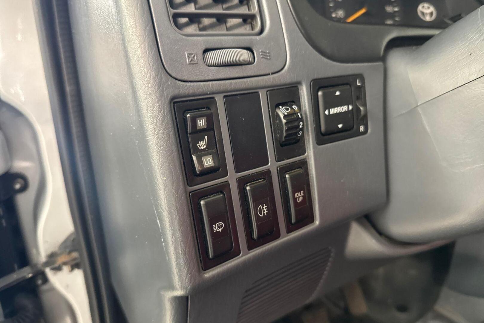 TOYOTA Hiace 16