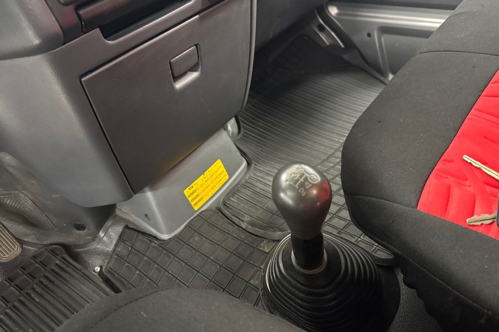 TOYOTA Hiace 17