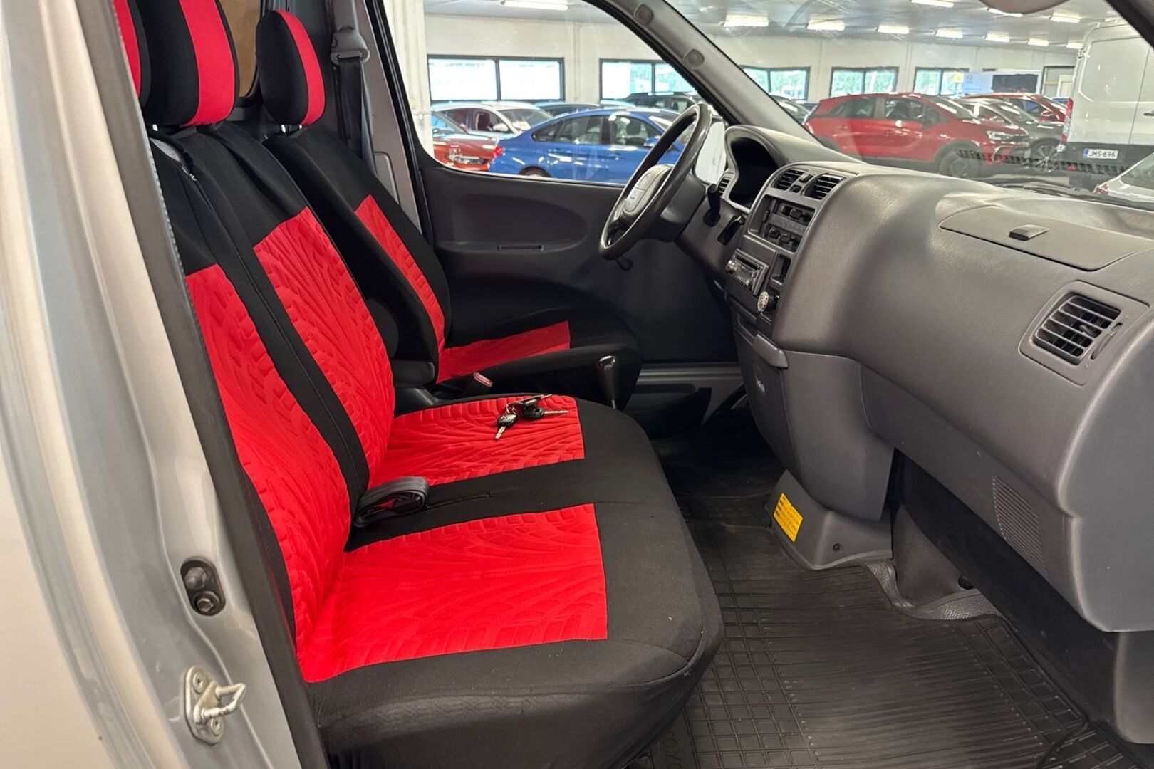 TOYOTA Hiace 18