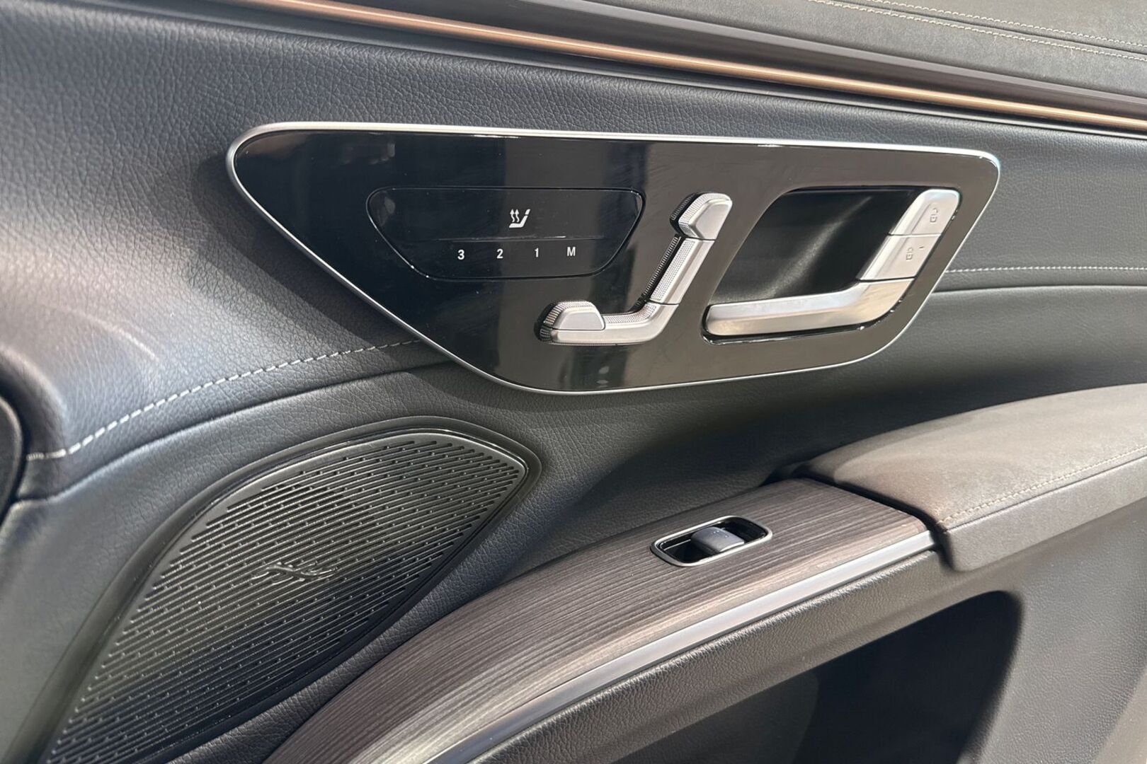 MERCEDES-BENZ EQS SUV 2023