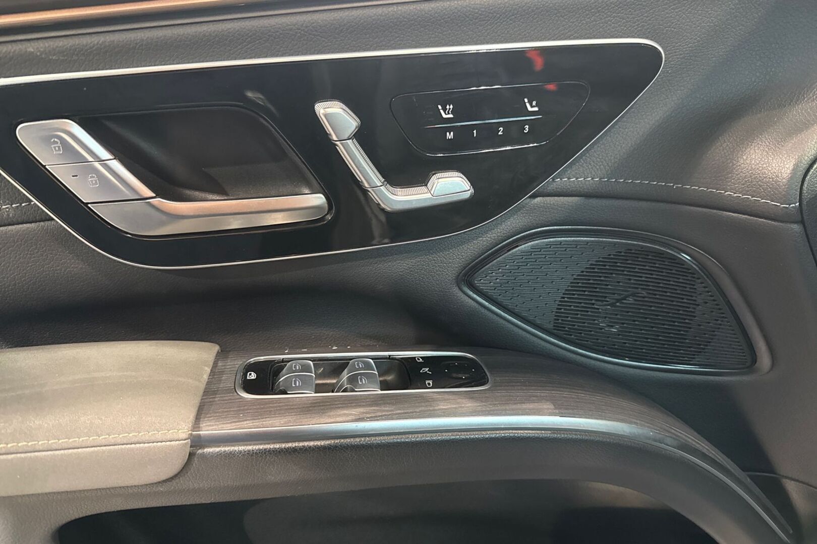 MERCEDES-BENZ EQS SUV 2023