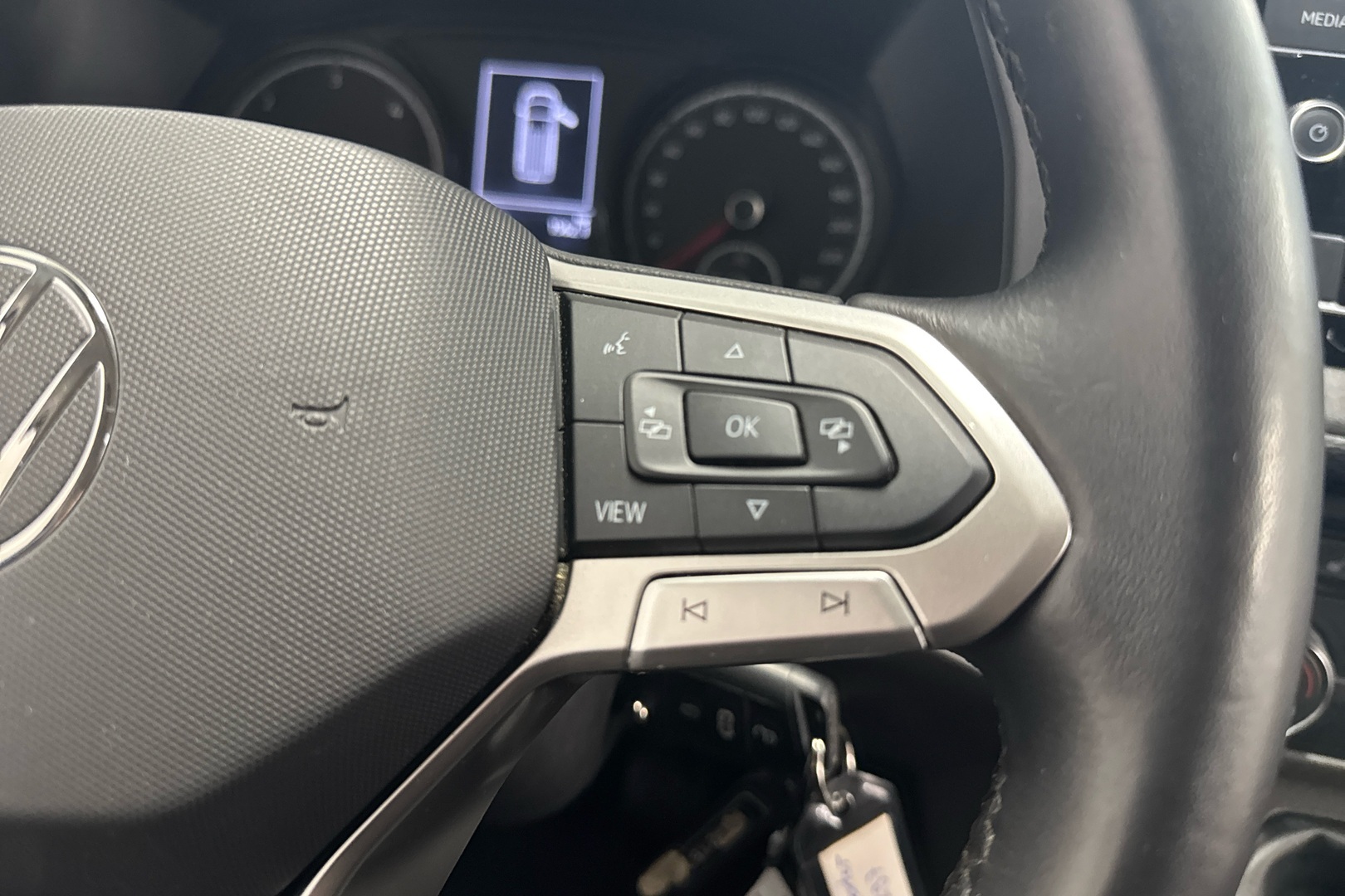 VOLKSWAGEN Transporter 2024