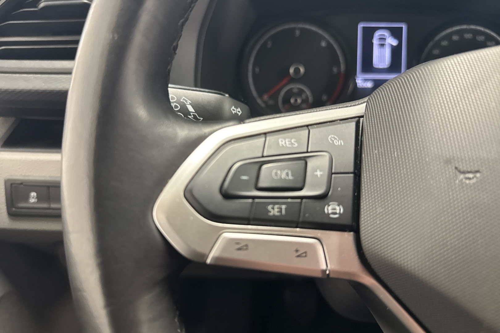 VOLKSWAGEN Transporter 2024