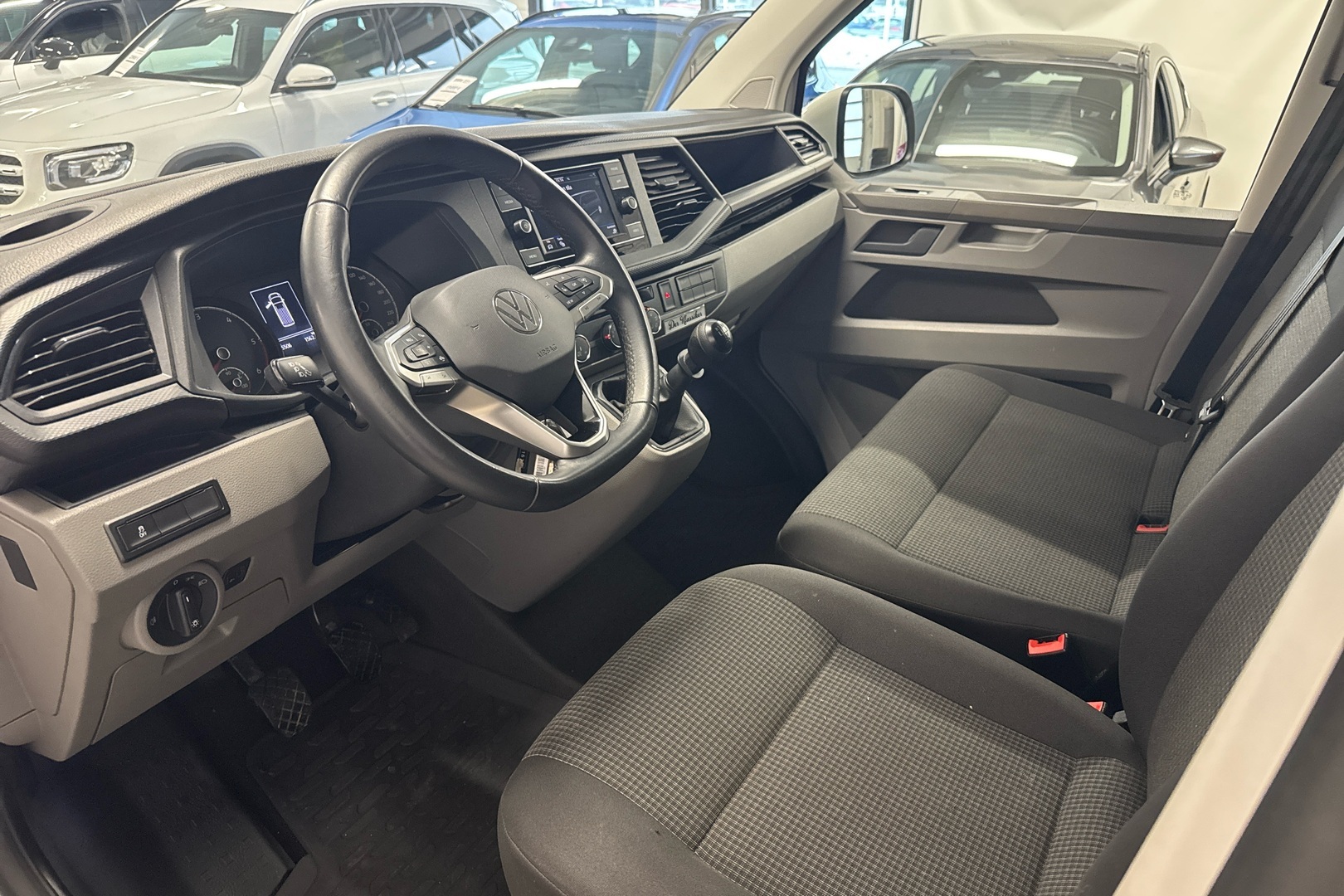 VOLKSWAGEN Transporter 2024