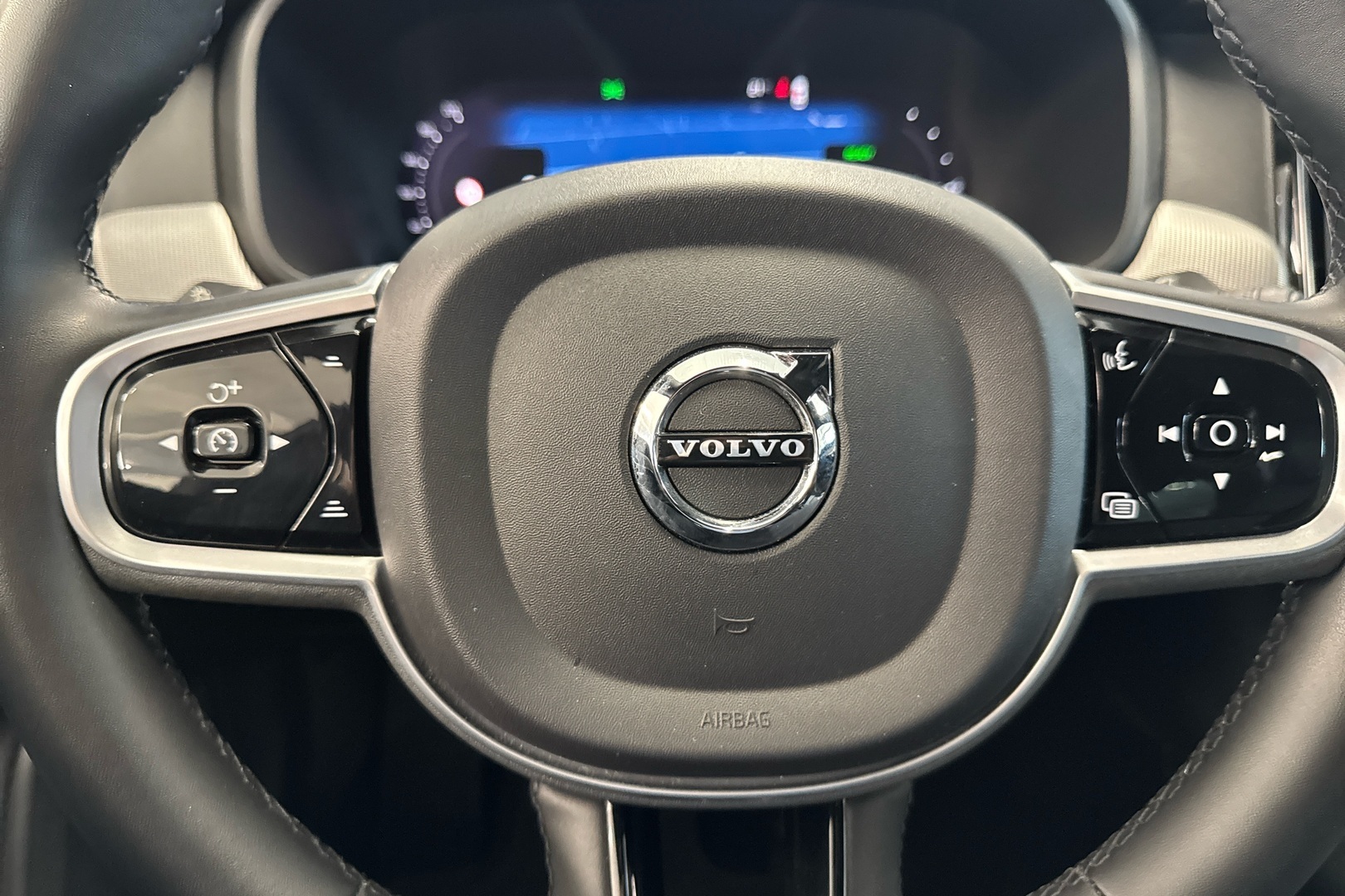 VOLVO V90 16