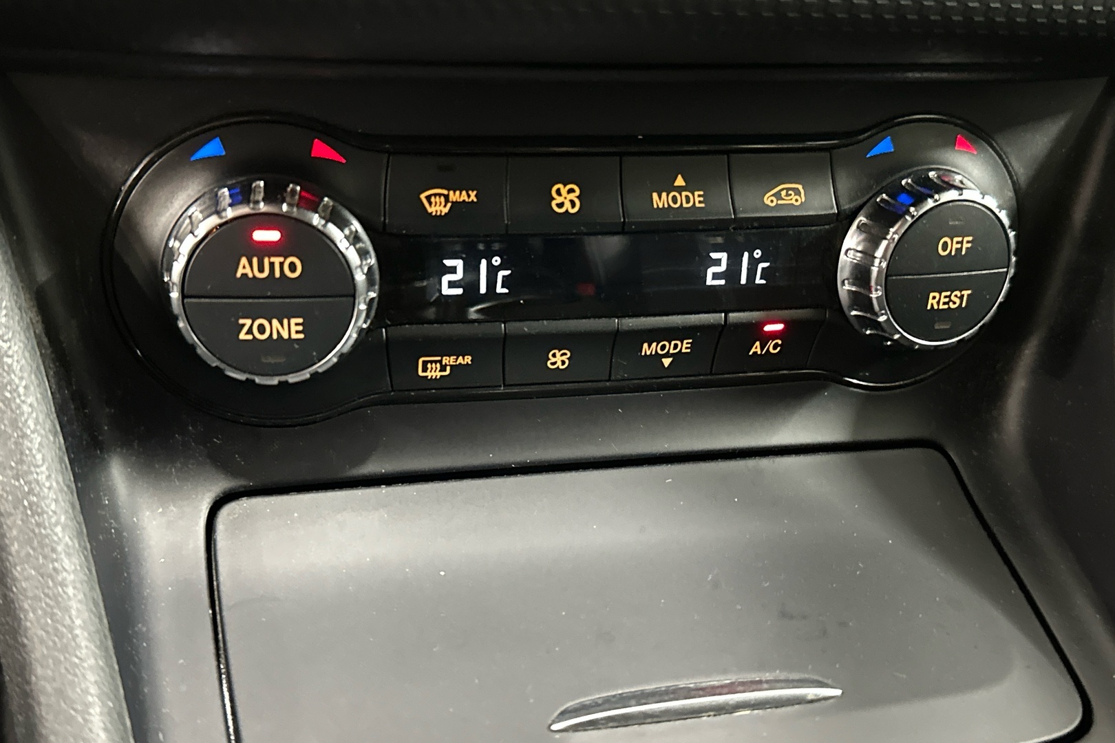 MERCEDES-BENZ A 2015