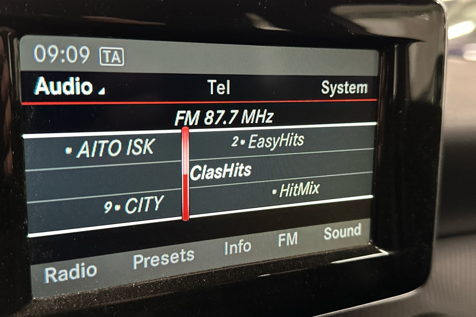 MERCEDES-BENZ A 2015