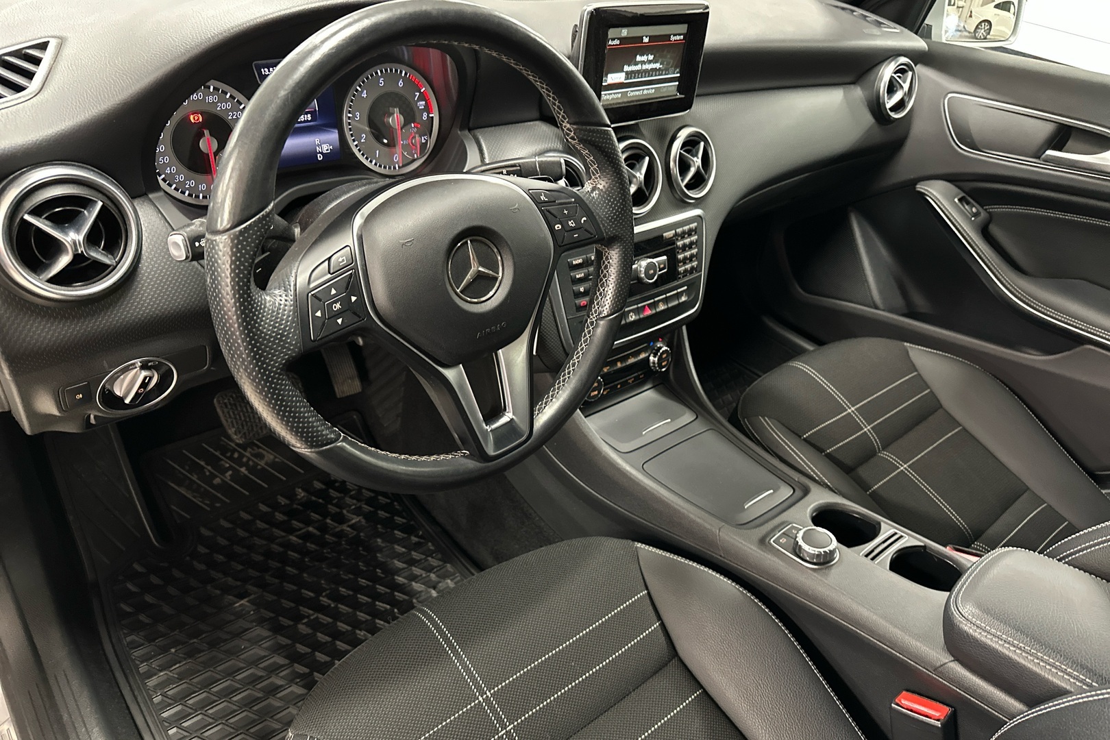 MERCEDES-BENZ A 2015