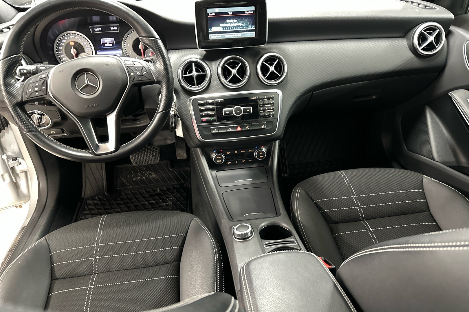 MERCEDES-BENZ A 2015