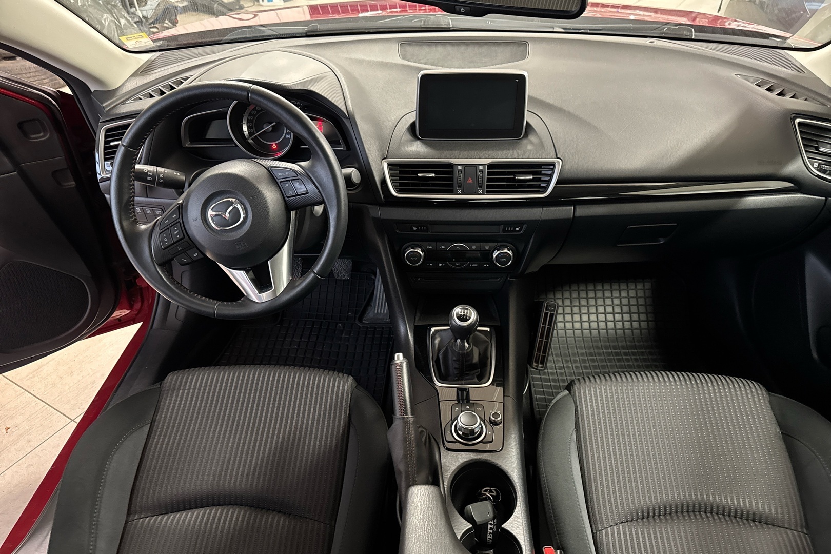 MAZDA 3 2015
