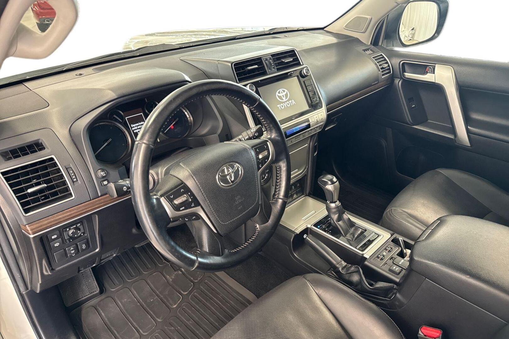 TOYOTA Land Cruiser 2018