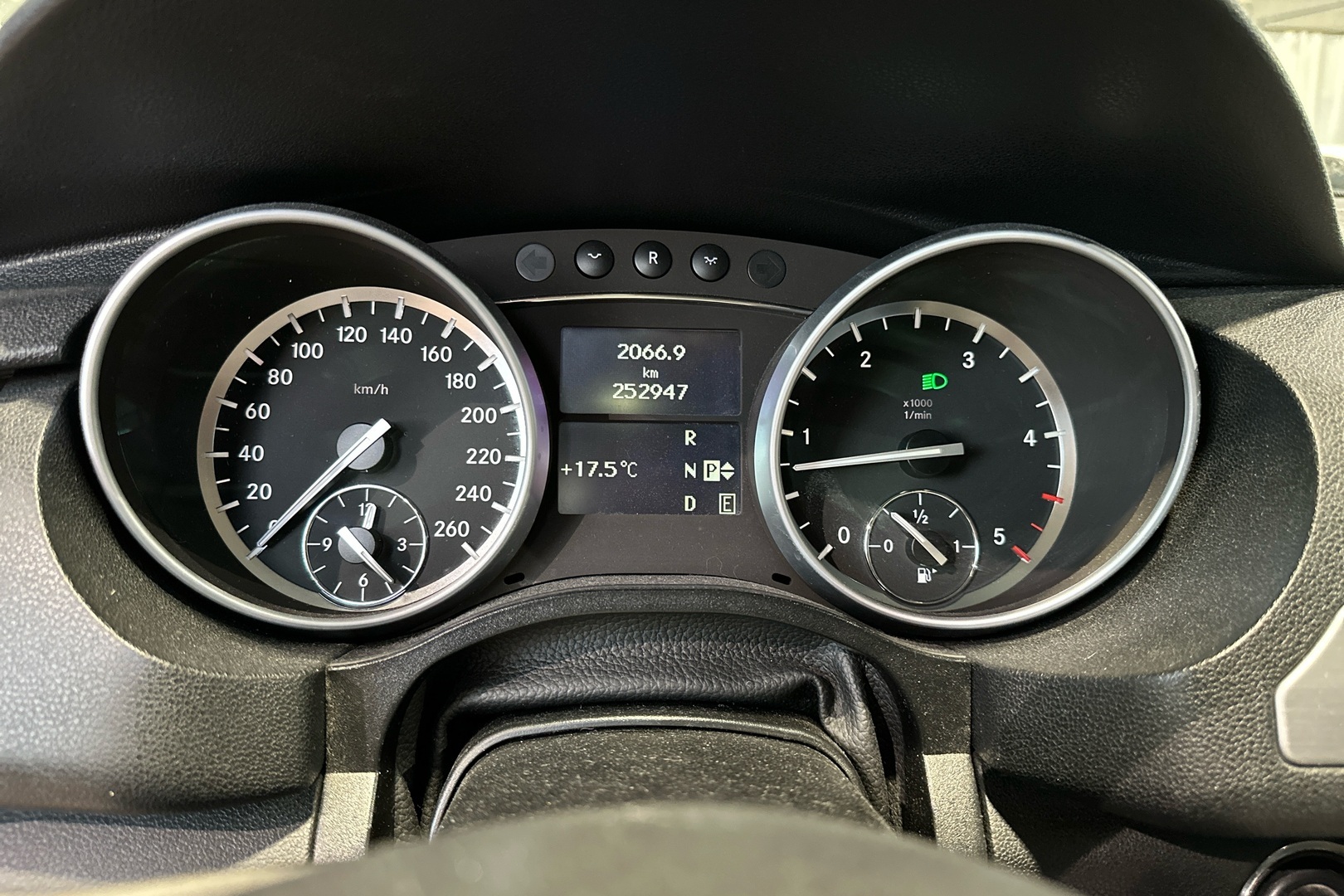 MERCEDES-BENZ R 2010