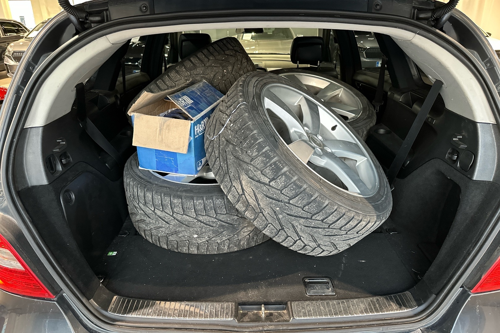 MERCEDES-BENZ R 2010