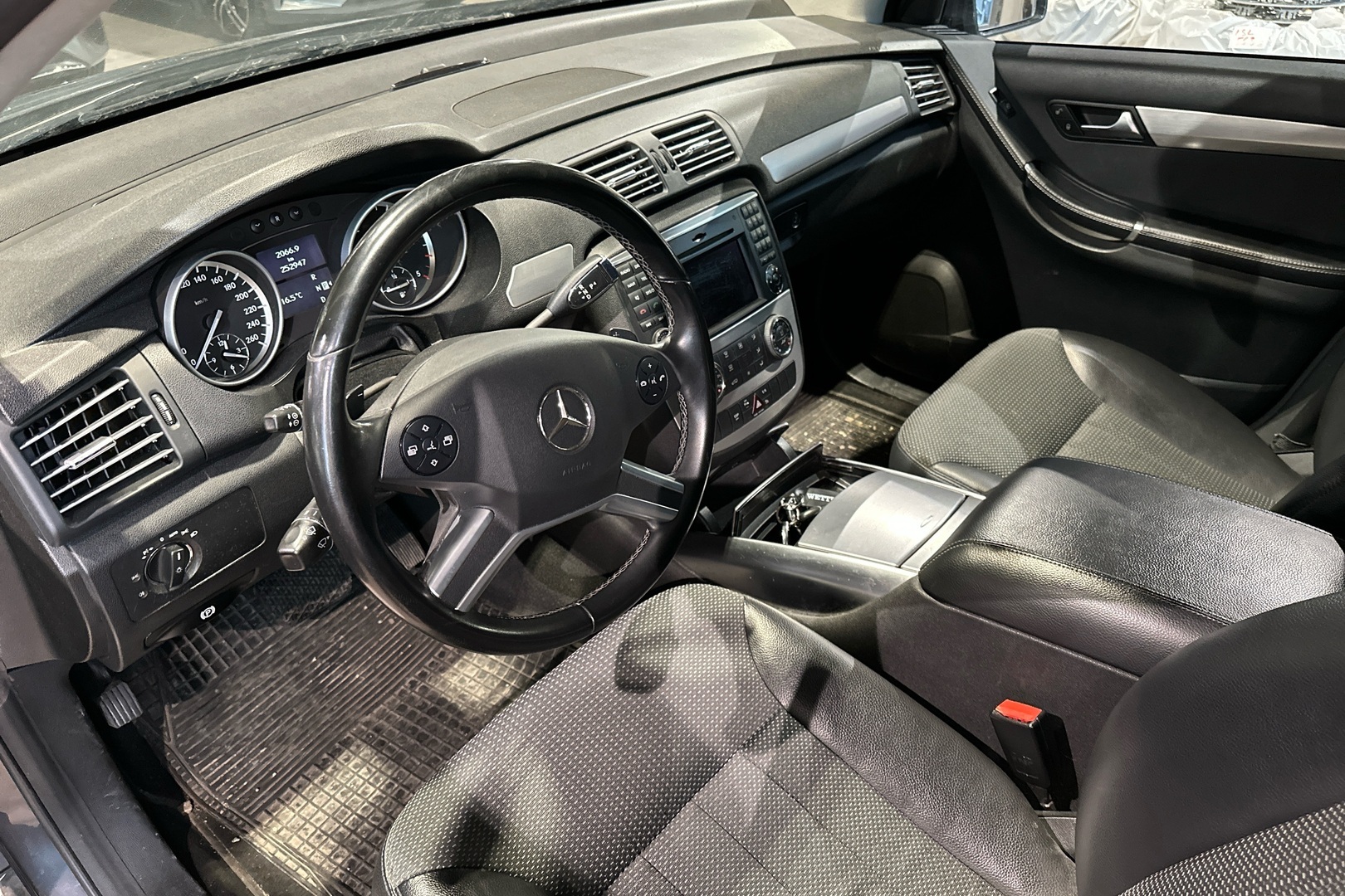 MERCEDES-BENZ R 2010