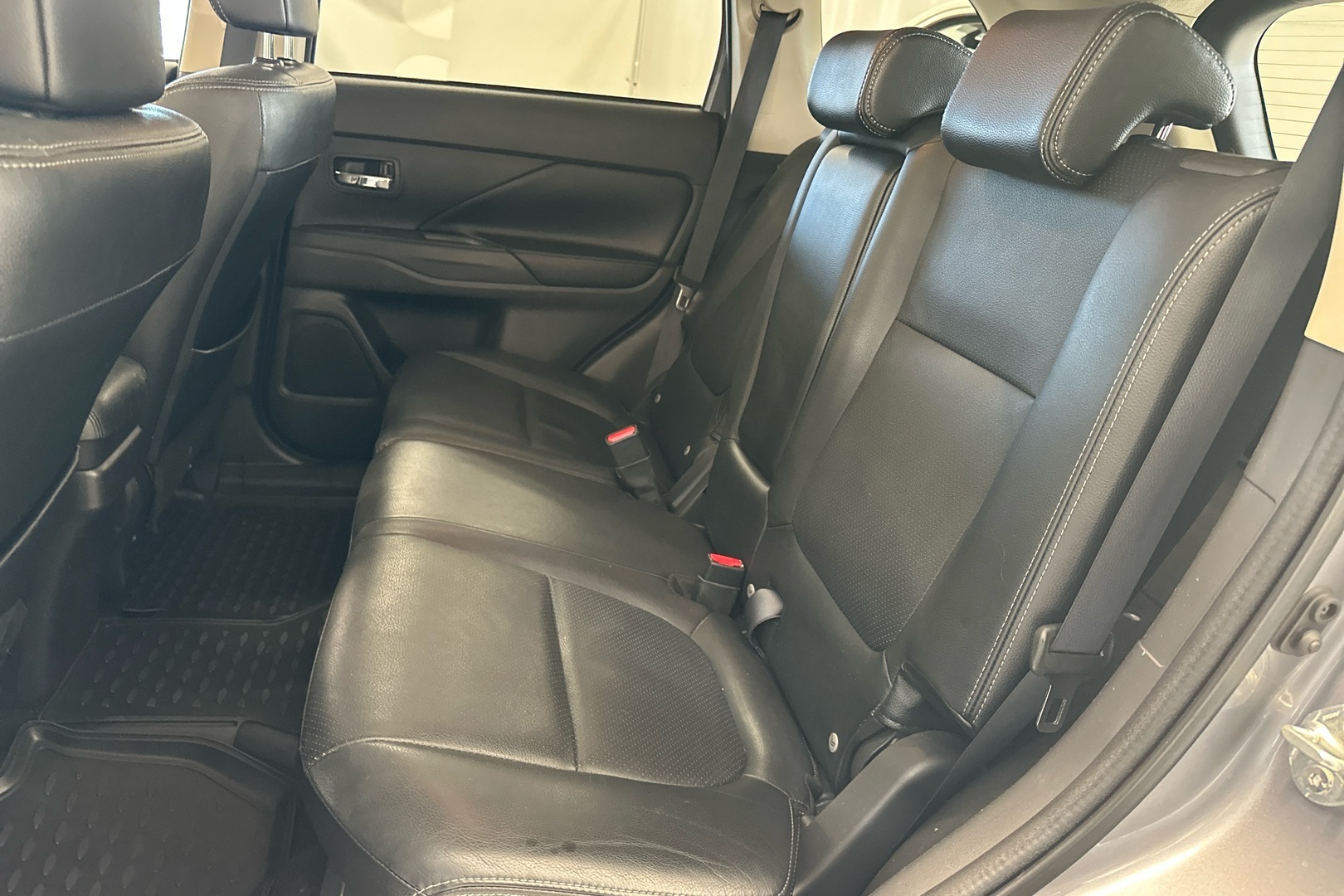 MITSUBISHI Outlander PHEV 2015