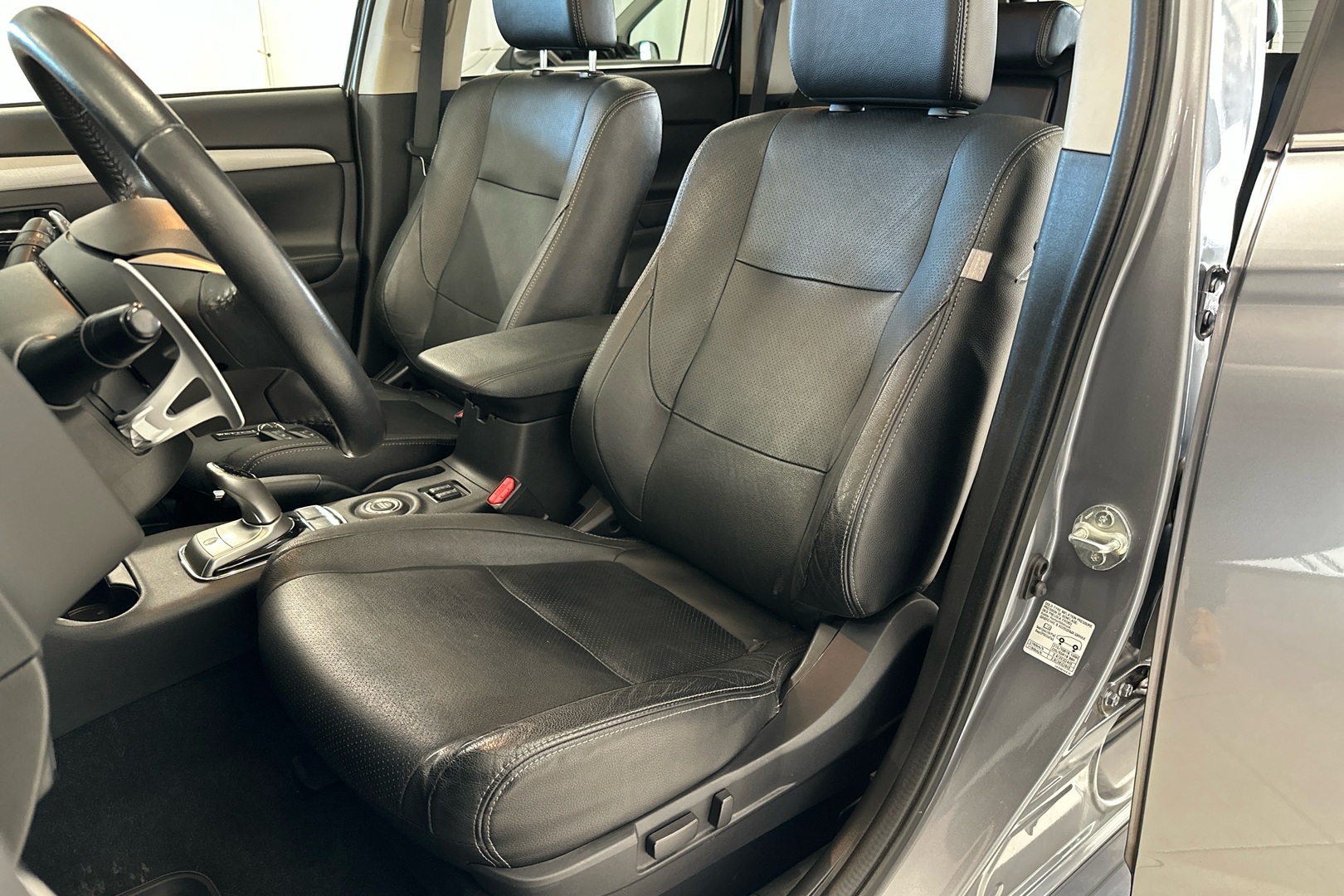 MITSUBISHI Outlander PHEV 2015