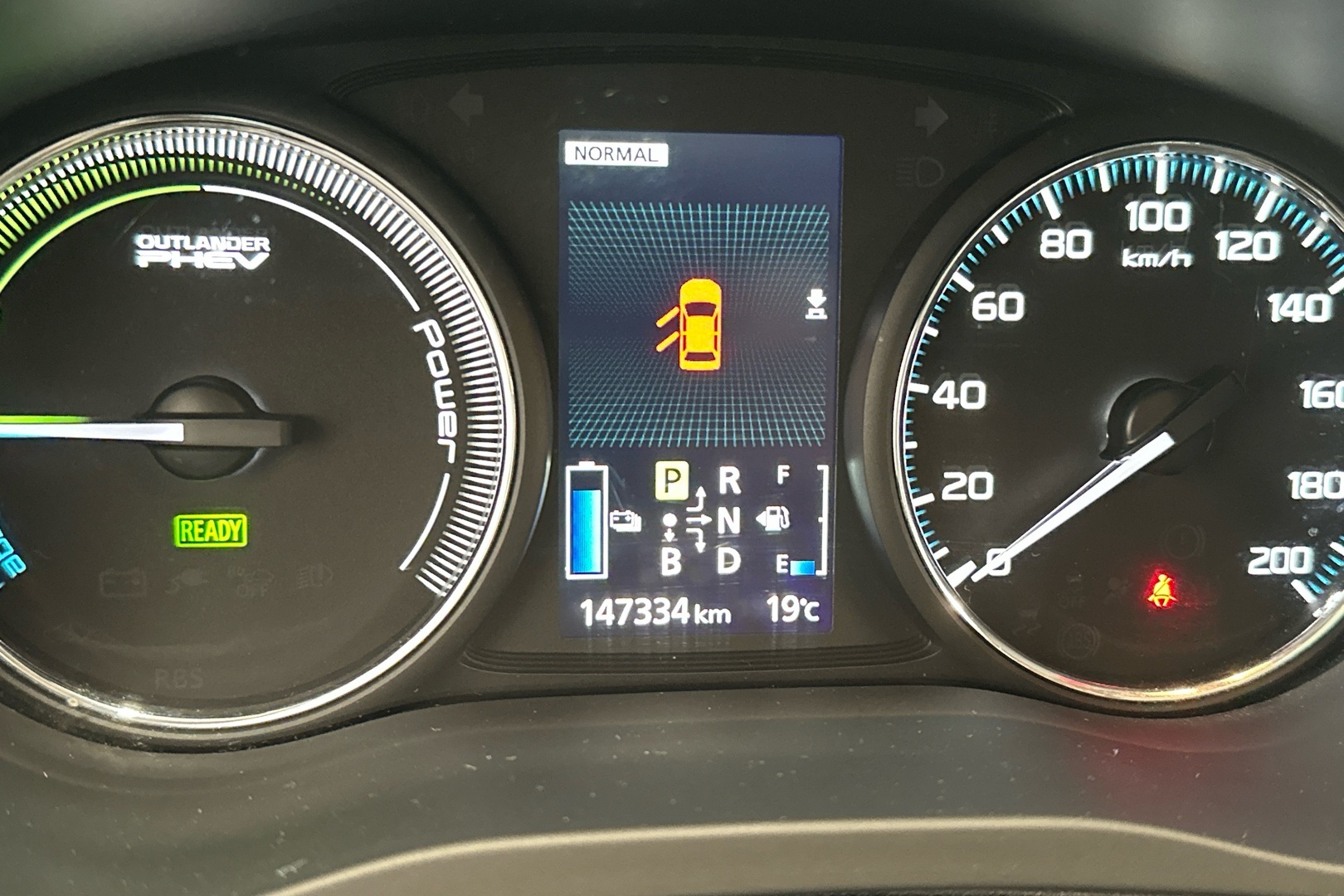 MITSUBISHI Outlander PHEV 2015