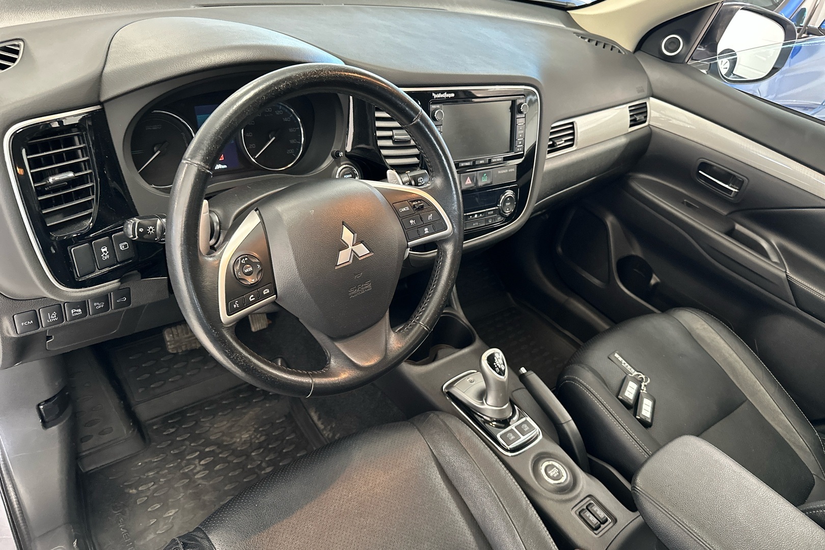 MITSUBISHI Outlander PHEV 2015