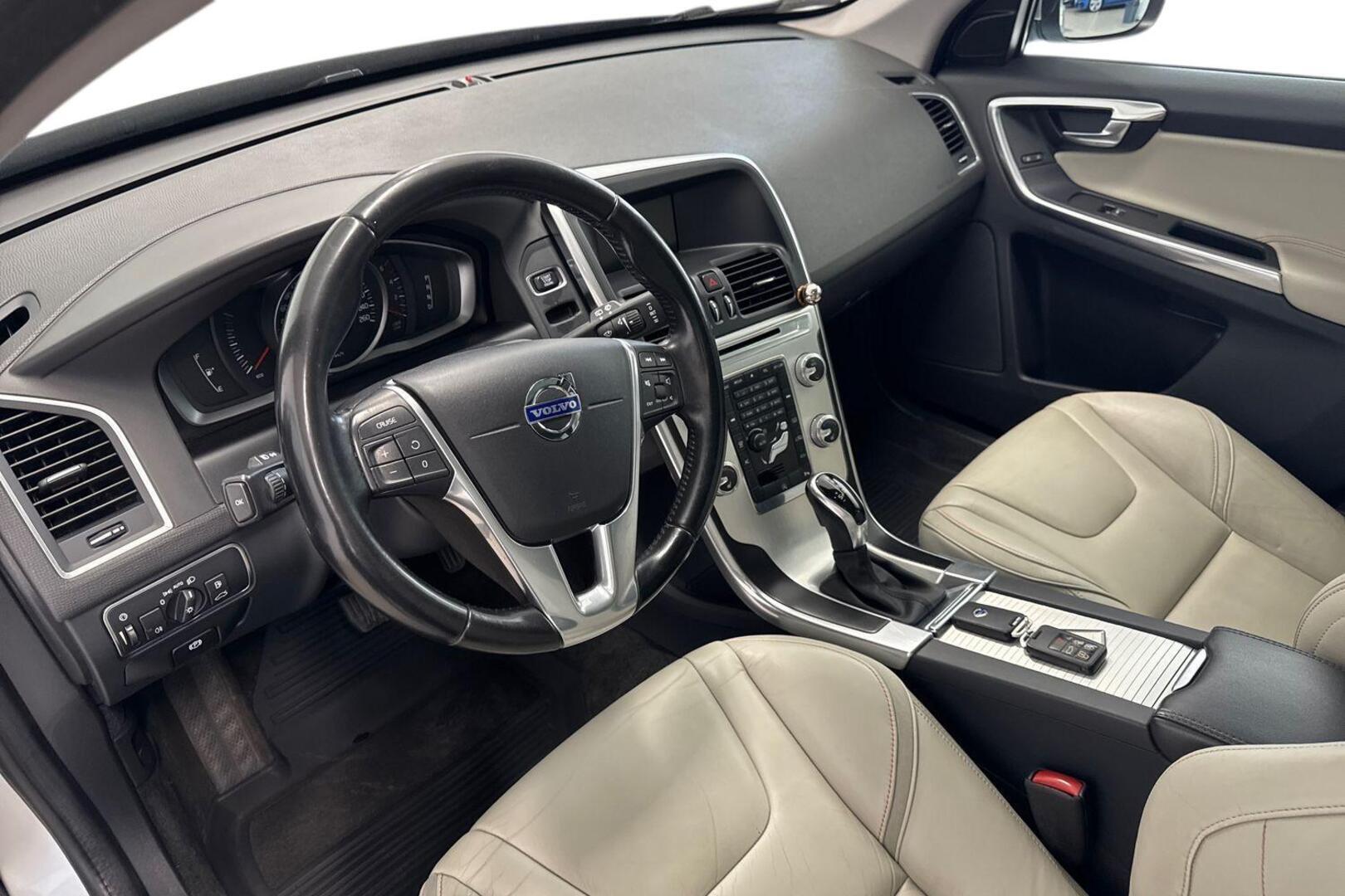 VOLVO XC60 8
