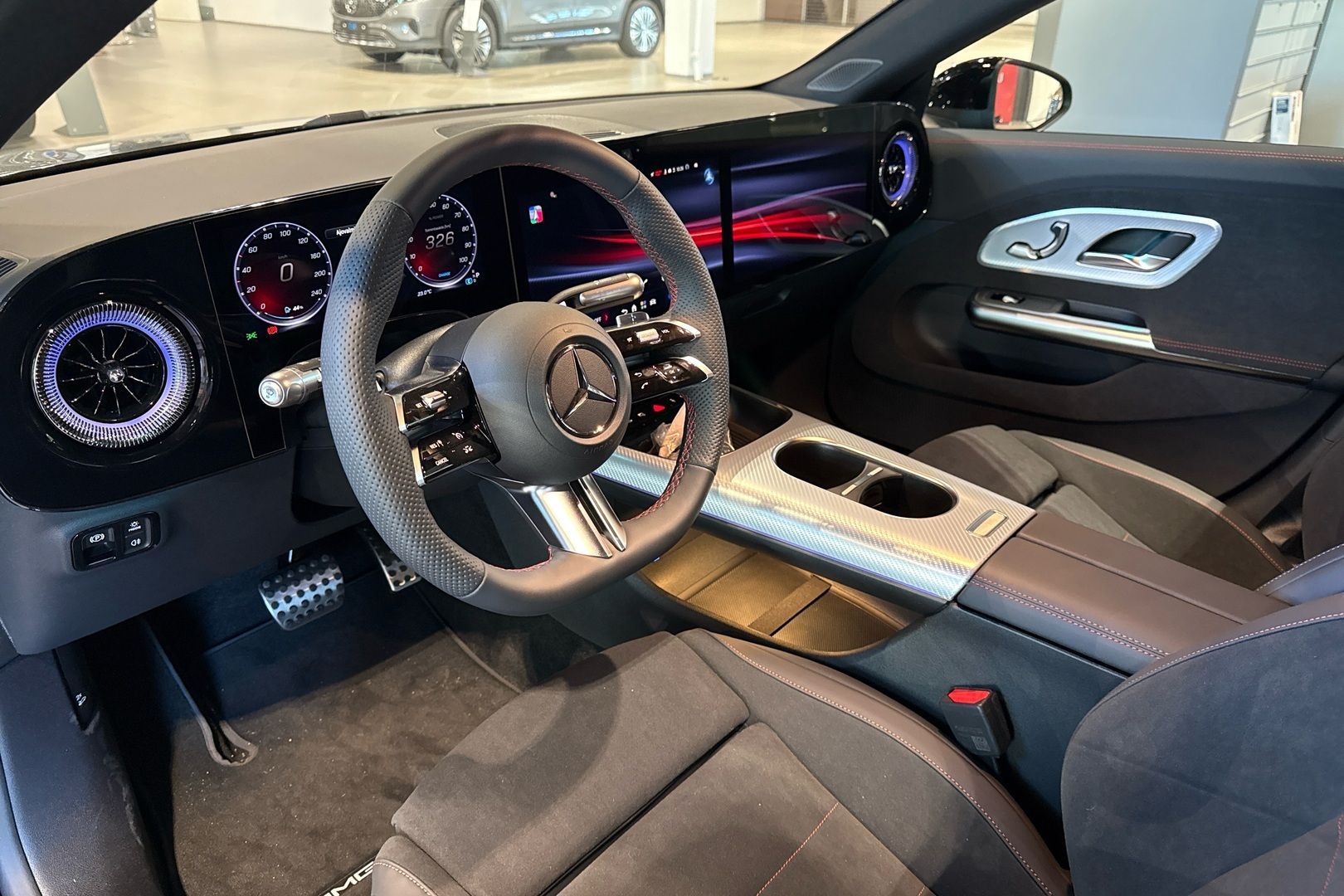 MERCEDES-BENZ CLA 8