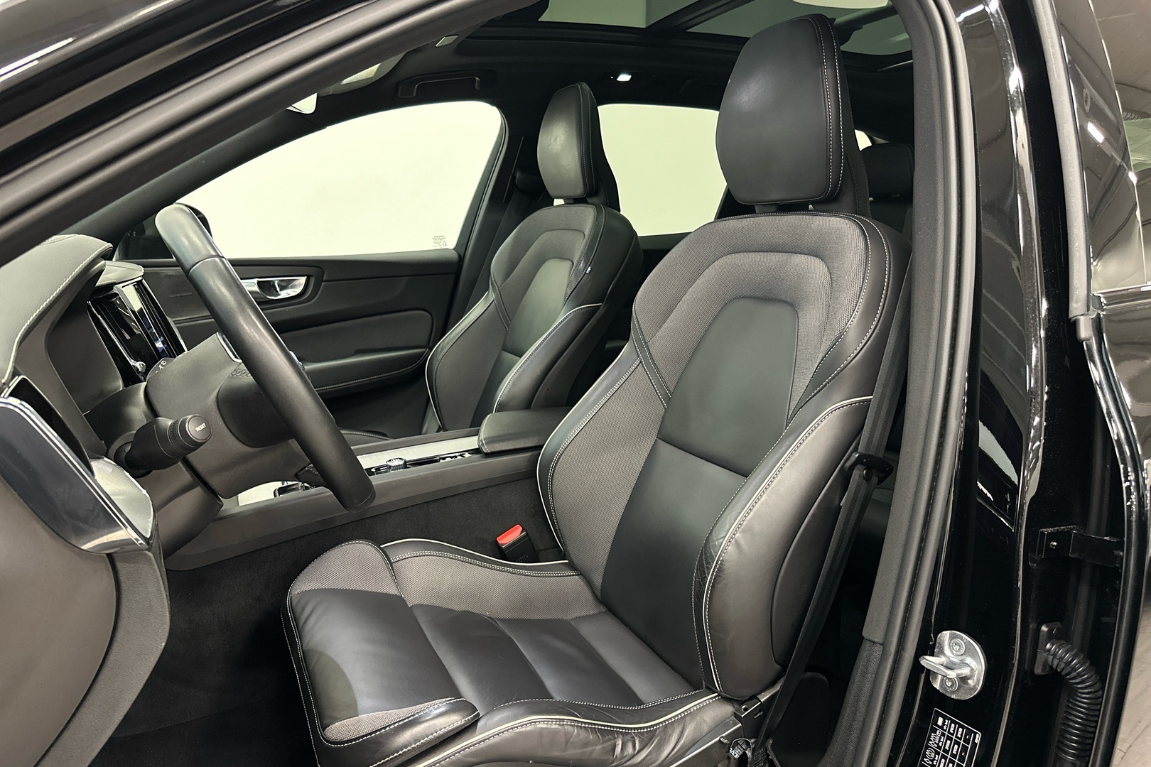VOLVO XC60 2022