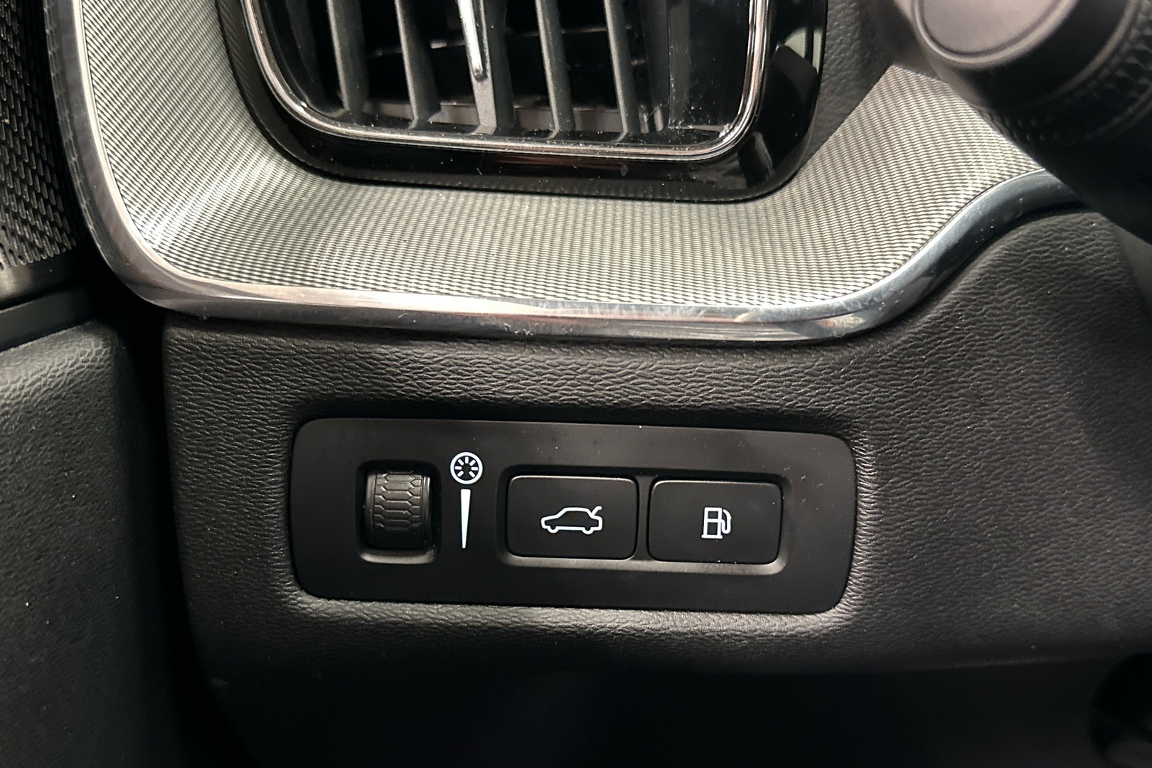 VOLVO XC60 2022
