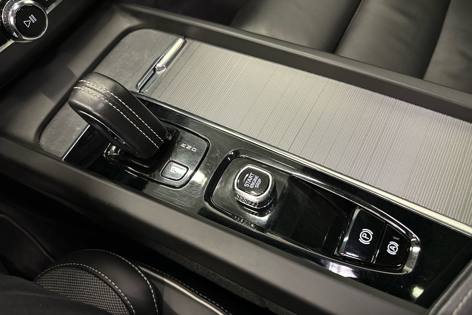 VOLVO XC60 2022