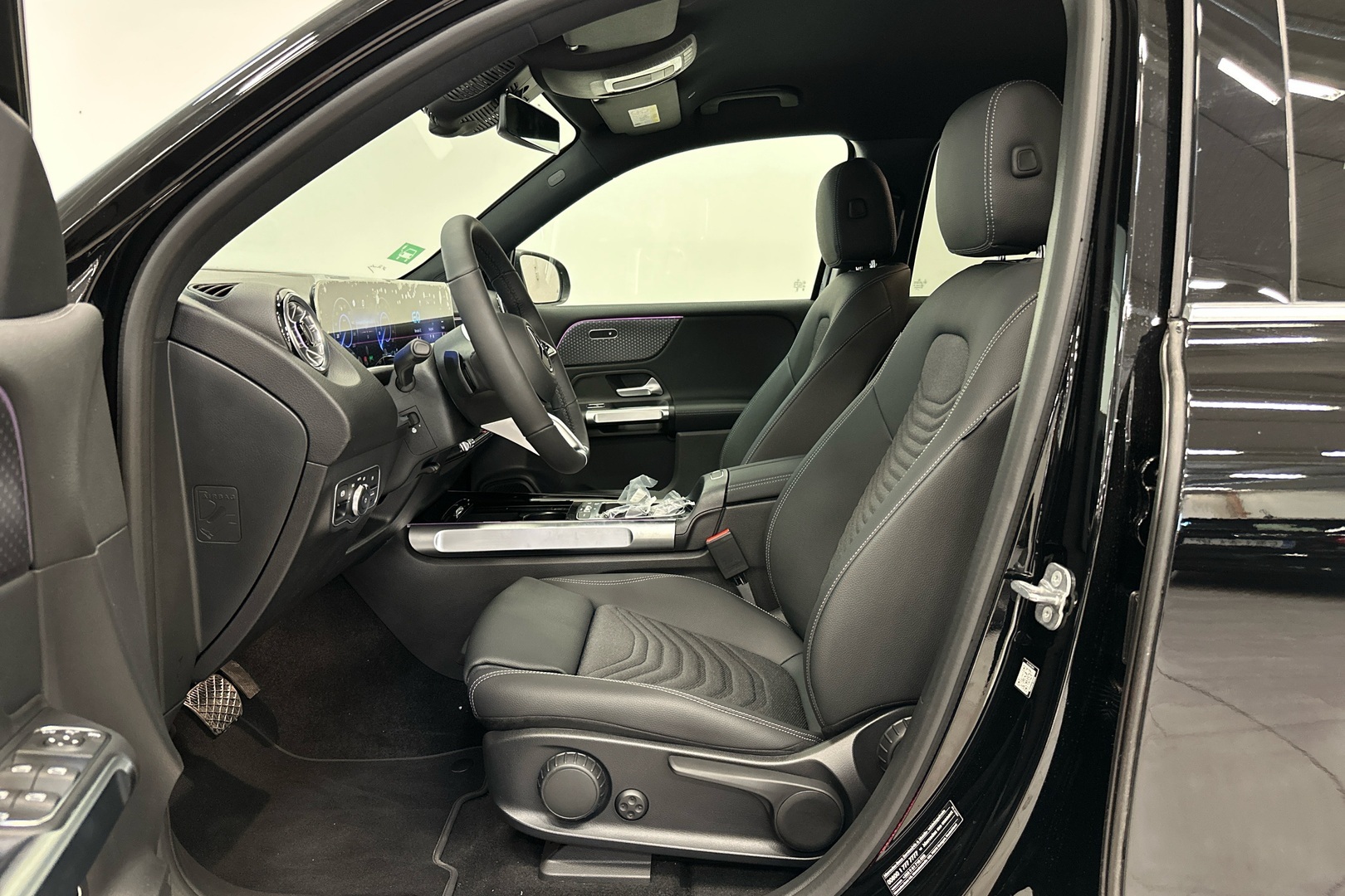 MERCEDES-BENZ EQB 2025