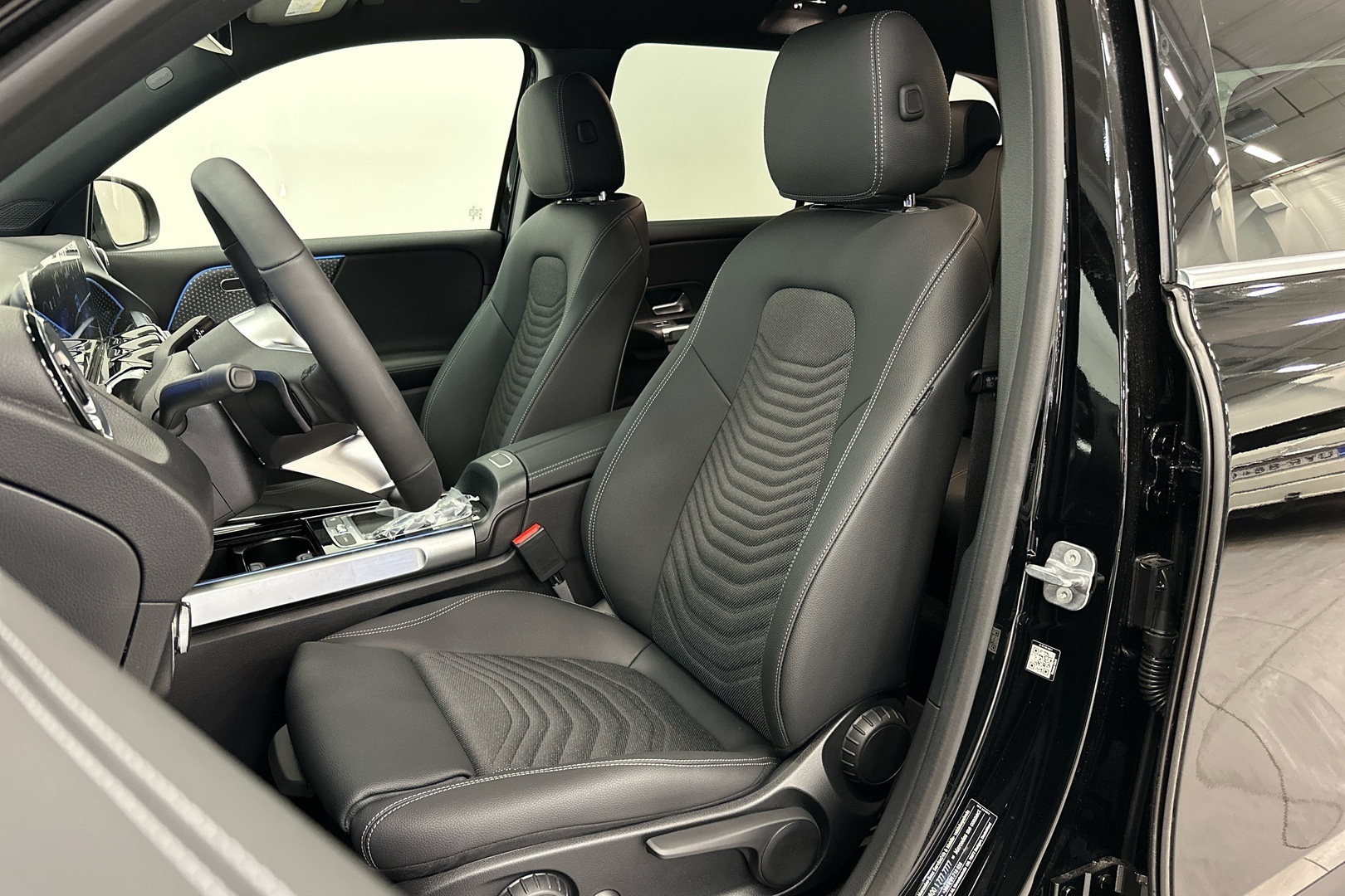 MERCEDES-BENZ EQB 2025