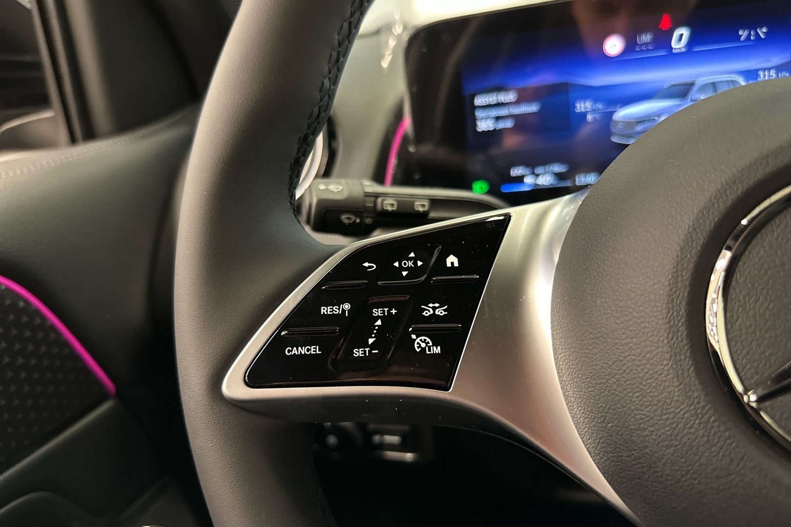 MERCEDES-BENZ EQB 2025