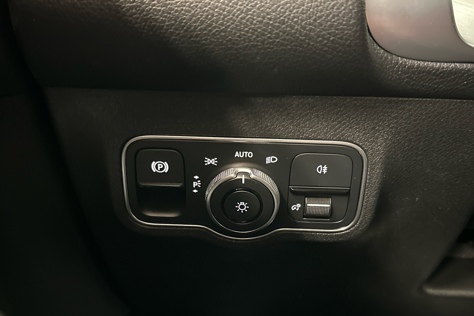 MERCEDES-BENZ EQB 2025