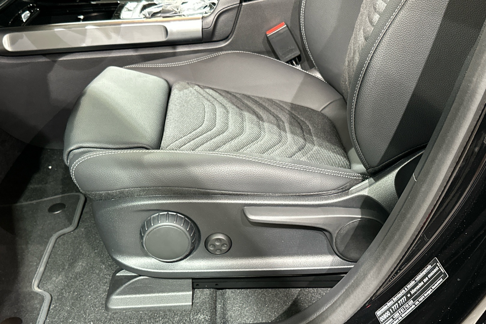 MERCEDES-BENZ EQB 2025