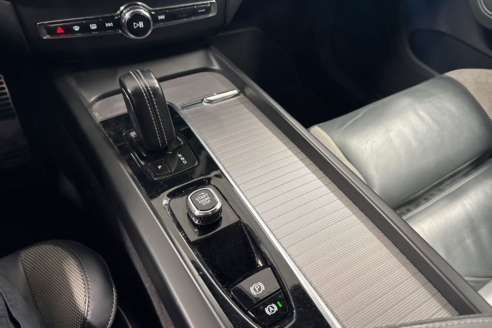 VOLVO XC60 2022