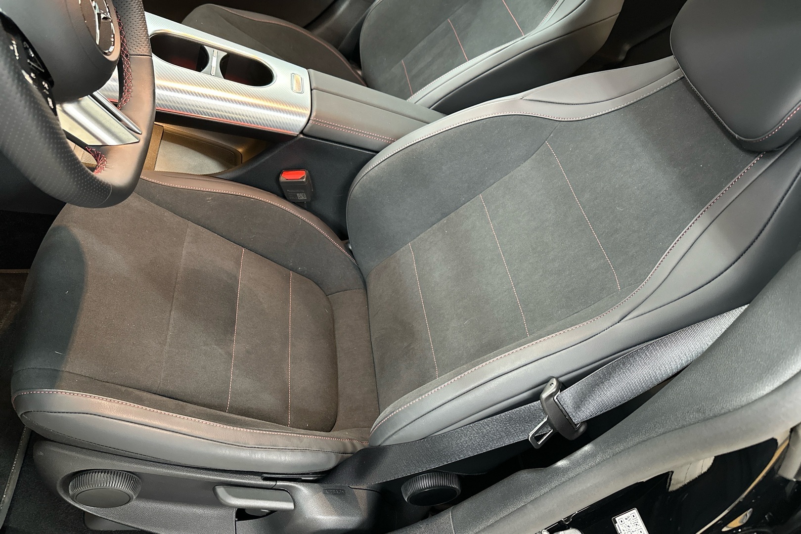 MERCEDES-BENZ CLA 2025