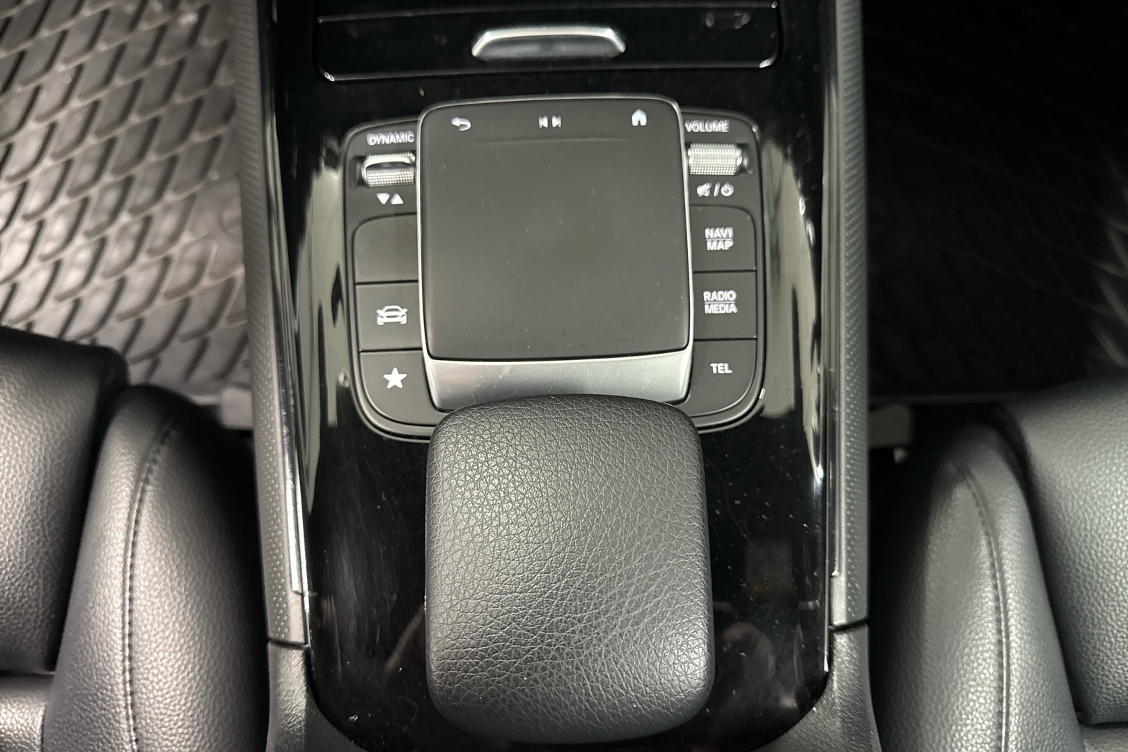 MERCEDES-BENZ GLB 2021