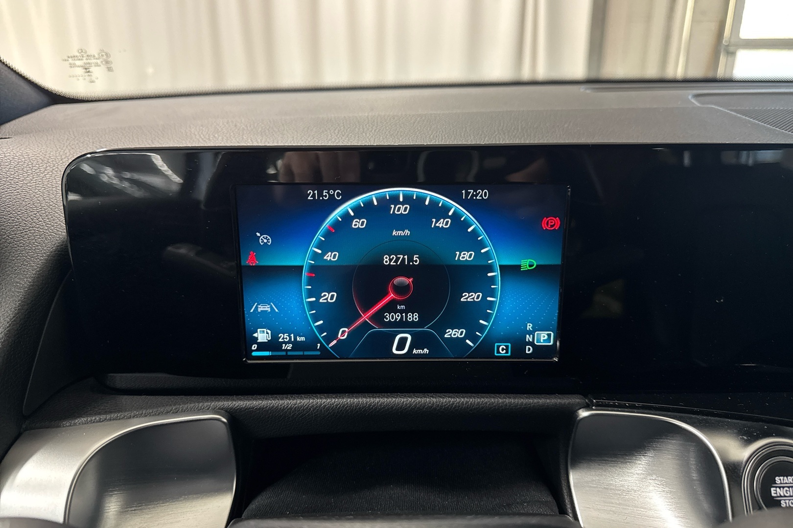 MERCEDES-BENZ GLB 2021