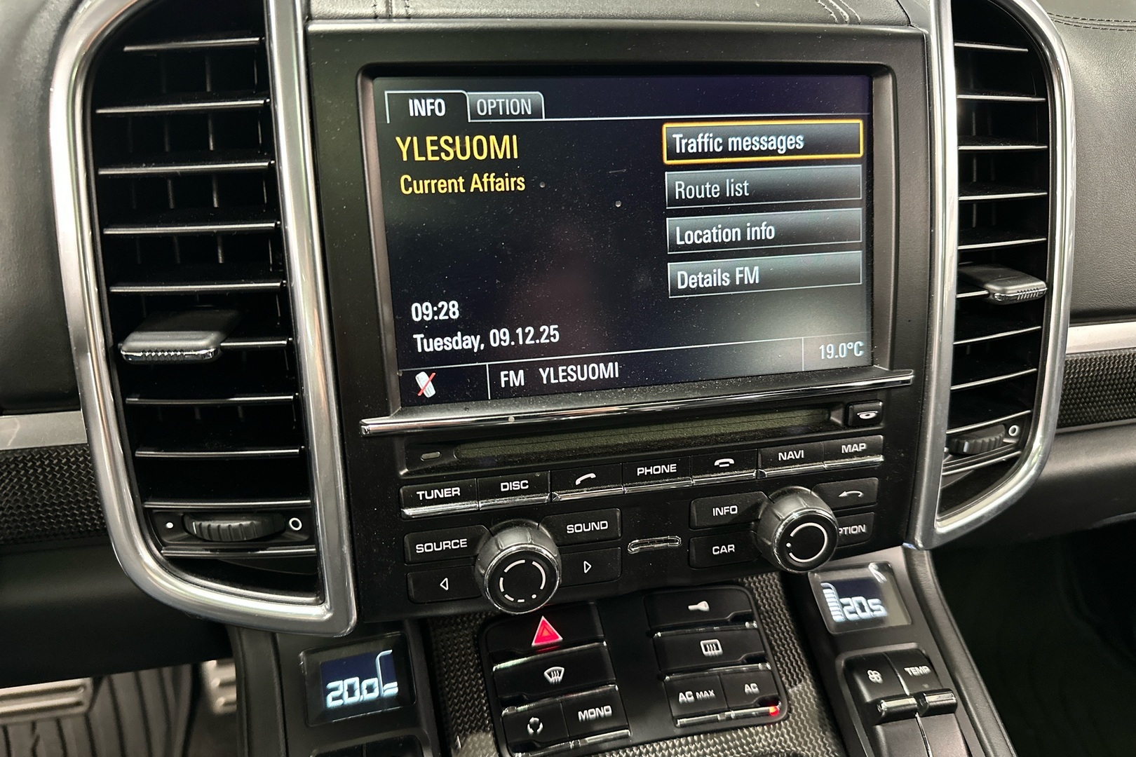 PORSCHE Cayenne 2011