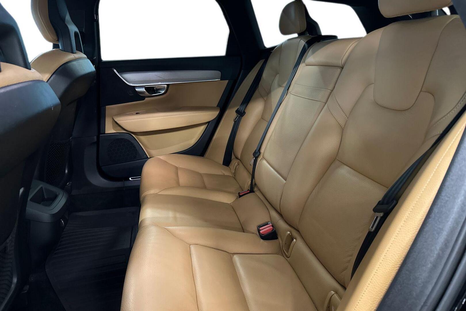 VOLVO V90 11