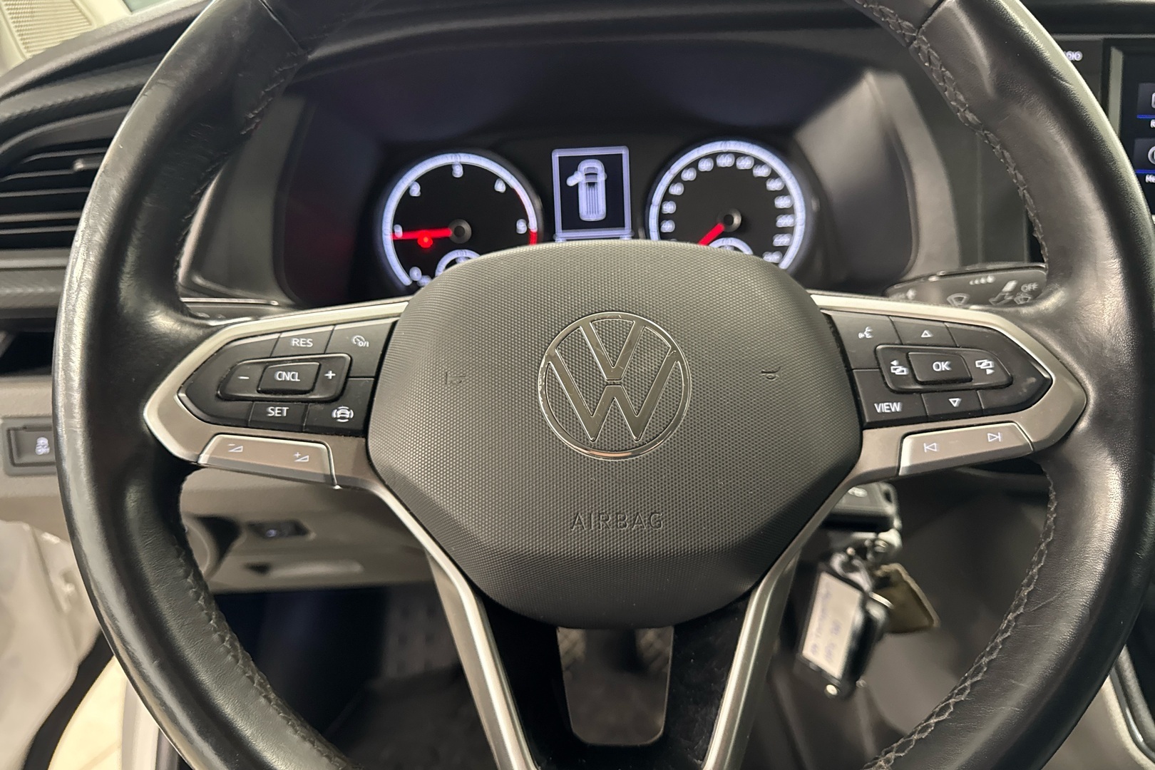 VOLKSWAGEN Transporter 2024